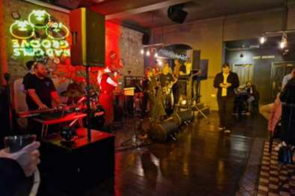 5655a0fc-bad-girls-groove-1_10az0880az07b00000g01o