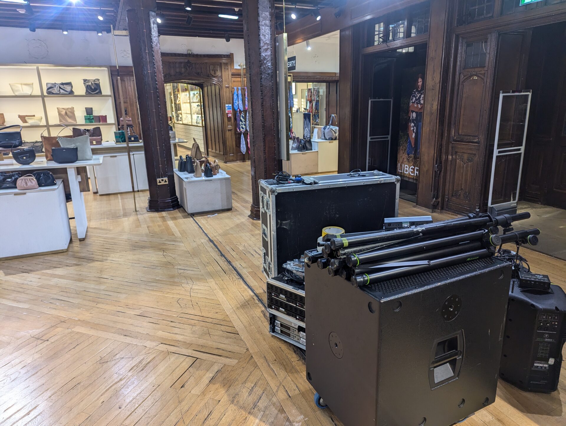 PXL_20241107_204037200