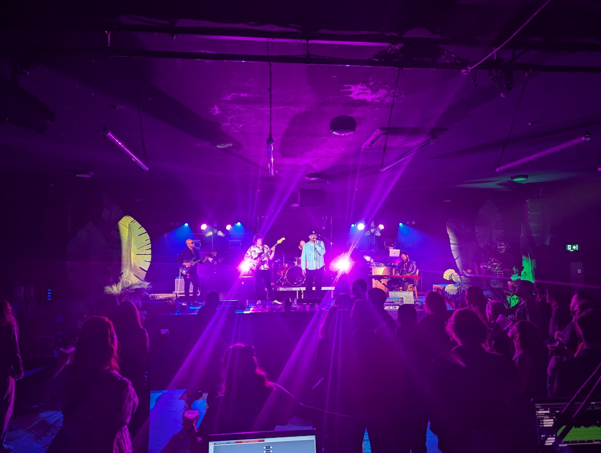 PXL_20250321_230304676